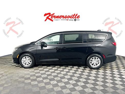 New 2026 Chrysler Pacifica Select image 4