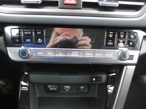 New 2026 Kia Seltos EX FWD image 37