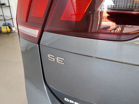 Used 2024 Volkswagen Tiguan SE w/ Panoramic Sunroof Package image 19