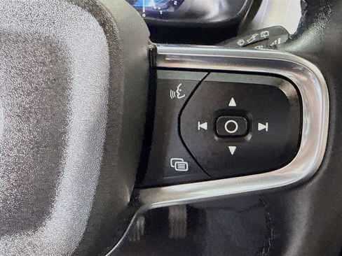 Used 2025 Volvo XC40 B5 Core image 15