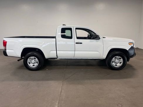 Used 2017 Toyota Tacoma SR image 2