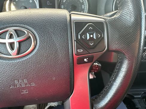 Used 2017 Toyota Tacoma SR5 AWD/4WD image 33