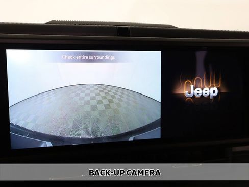 Used 2024 Jeep Wrangler Sahara image 4