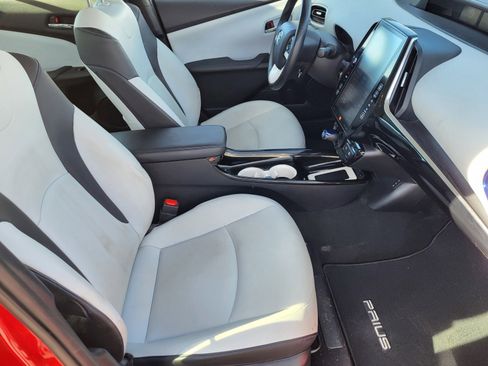 Used 2018 Toyota Prius Four Touring w/ Premium Convenience Package image 23