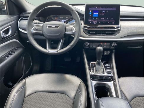 Used 2024 Jeep Compass Latitude AWD/4WD image 9