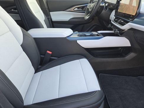 New 2026 Chevrolet Equinox EV LT image 10