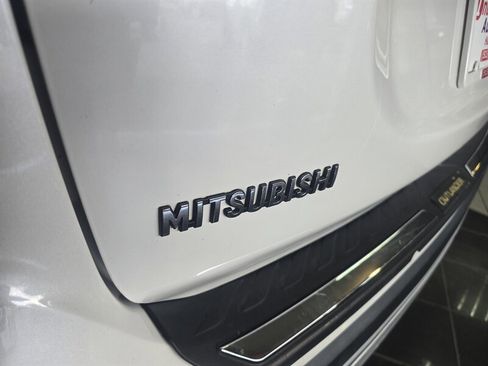 Used 2019 Mitsubishi Outlander SE image 28