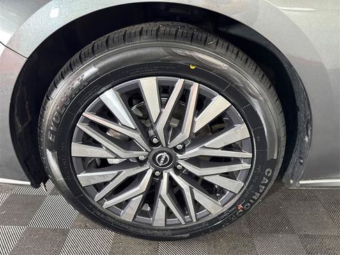 Used 2023 Nissan Altima 2.5 SV FWD image 30