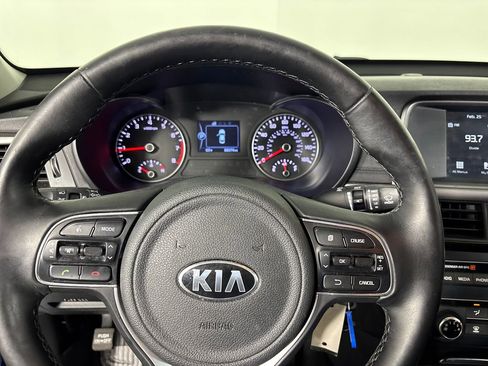 Used 2018 Kia Optima S image 18