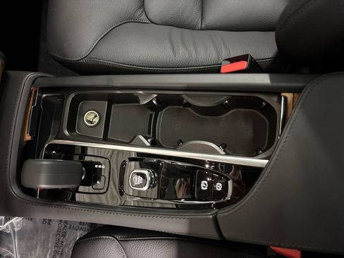 Certified 2025 Volvo XC90 T8 Plus w/ Protection Package Premier AWD/4WD image 23