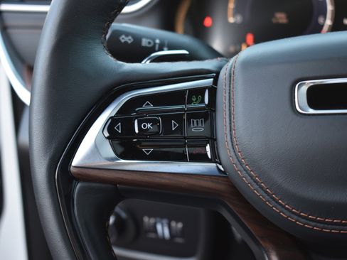 Used 2025 Jeep Grand Cherokee Summit image 15