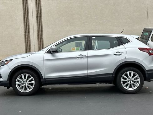 Used 2022 Nissan Rogue Sport S image 9