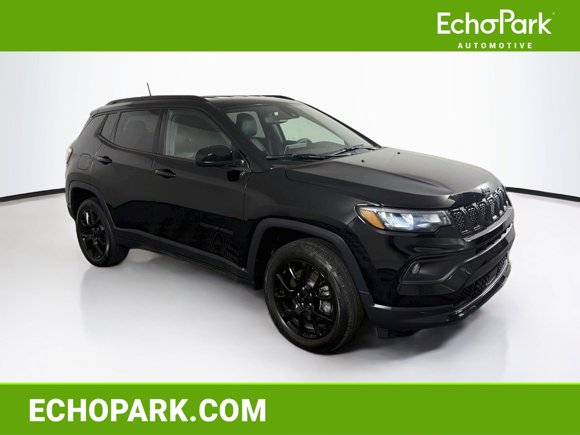 Used 2023 Jeep Compass Latitude AWD/4WD image 1