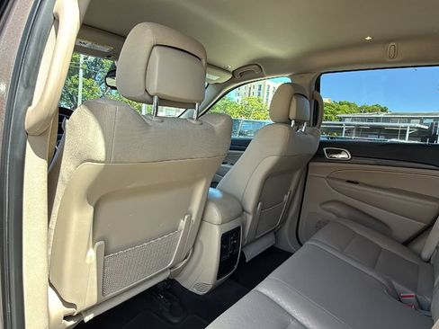 Used 2019 Jeep Grand Cherokee Laredo w/ 18" Wheel & 8.4" Radio Group AWD/4WD image 26