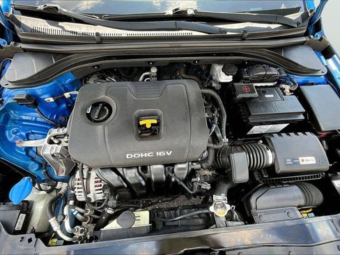 Used 2017 Hyundai Elantra SE image 27