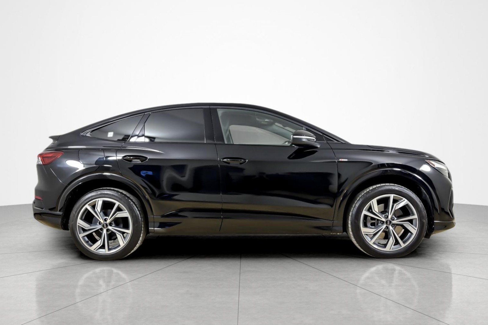 Certified 2023 Audi Q4 e-tron Premium w/ Convenience Package AWD/4WD image 6