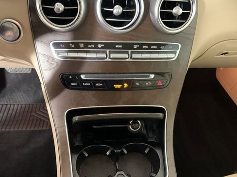 Used 2019 Mercedes-Benz GLC 300 4MATIC image 25