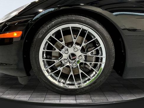 Used 2005 Chevrolet Corvette Convertible w/ Preferred Equipment Group RWD image 28