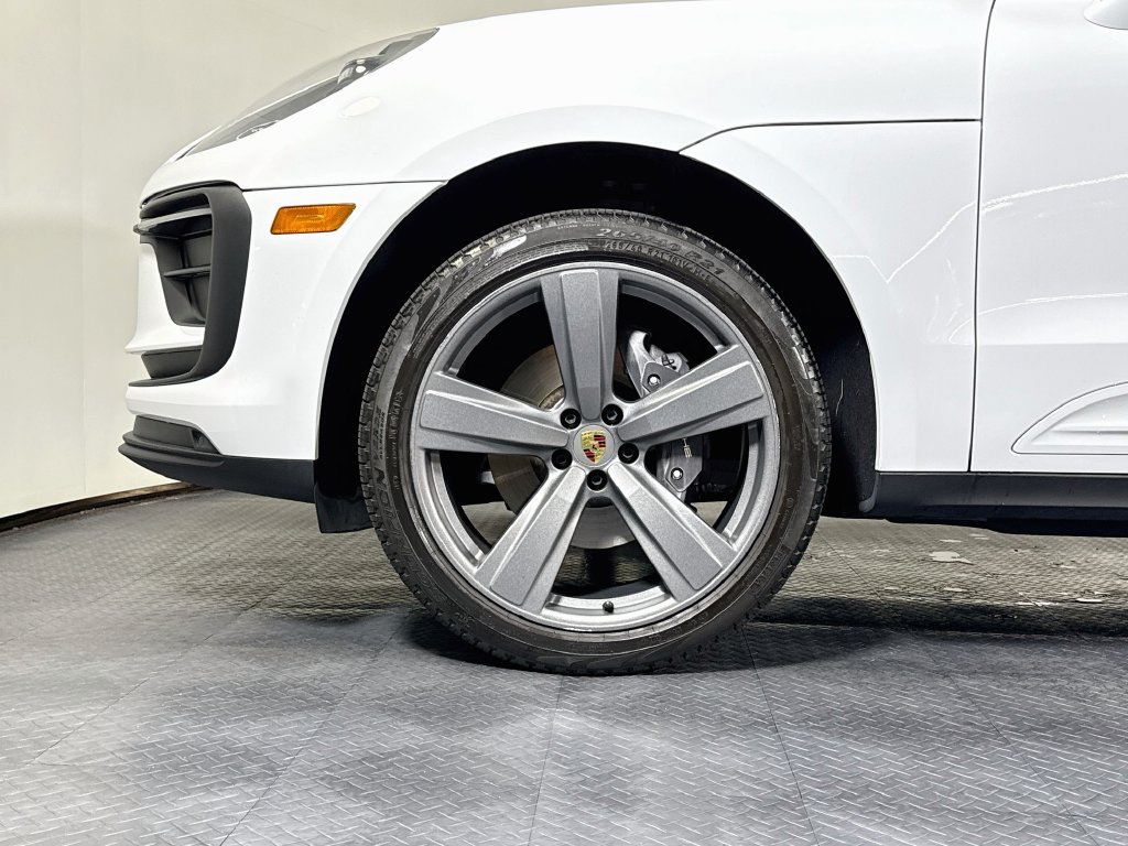 Certified 2023 Porsche Macan AWD/4WD image 29