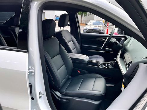 Used 2026 Chevrolet Traverse LT w/ Driver Confidence Package image 9