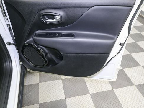 Used 2018 Jeep Renegade Altitude image 20