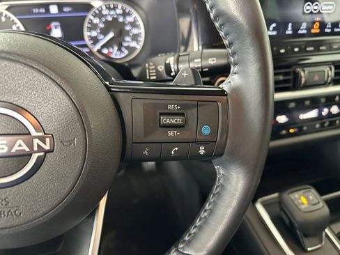 Used 2023 Nissan Pathfinder SL image 16