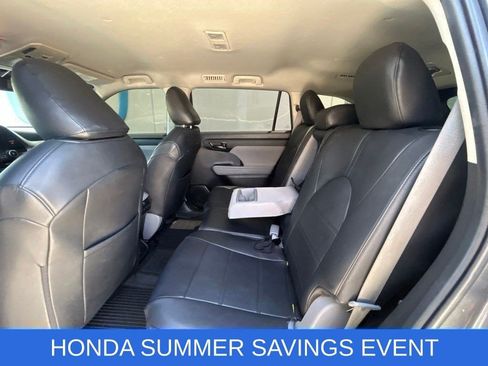 Used 2023 Toyota Highlander LE FWD image 15