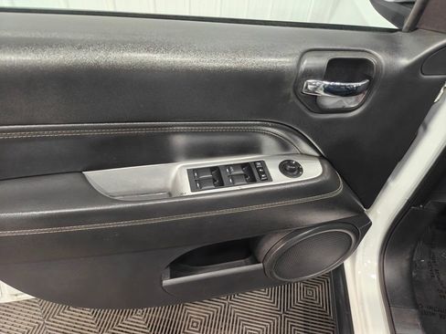 Used 2017 Jeep Compass High Altitude AWD/4WD image 27