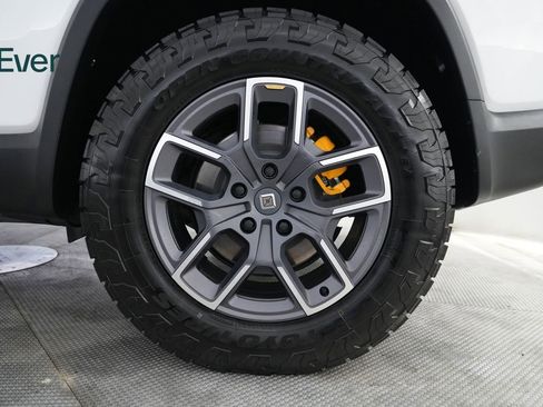 Used 2024 Rivian R1S Adventure AWD/4WD image 9