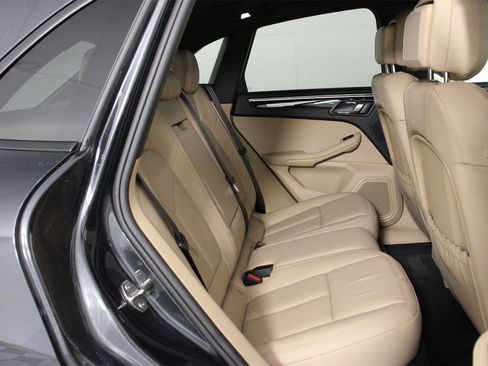 Certified 2025 Porsche Macan image 32