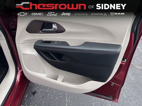 Used 2023 Chrysler Voyager LX image 39