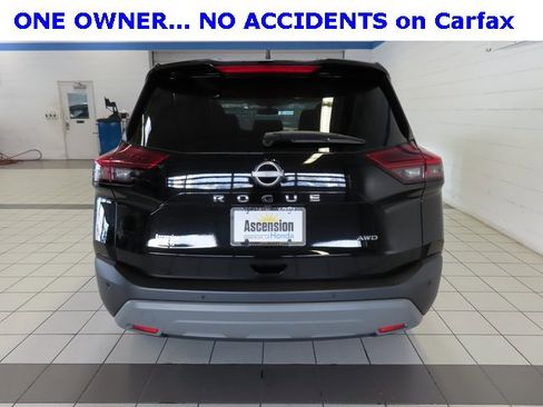 Used 2023 Nissan Rogue S image 12