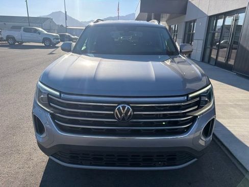 Used 2025 Volkswagen Atlas SE AWD/4WD image 2