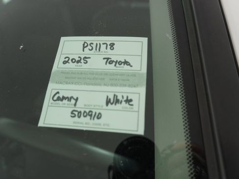 Used 2025 Toyota Camry LE image 39