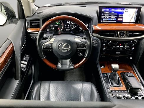 Used 2020 Lexus LX 570 4WD w/ Luxury Package image 6