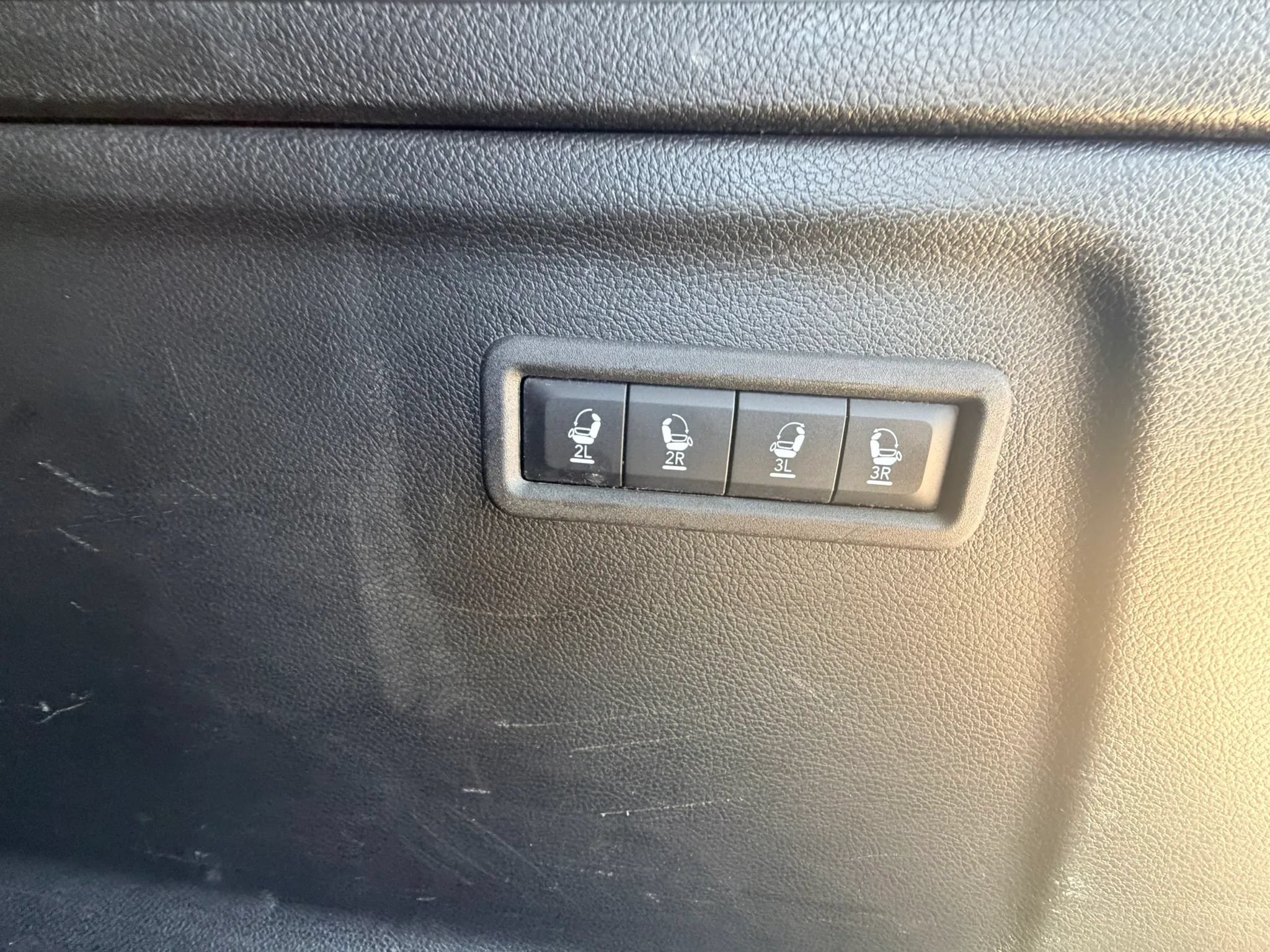Used 2024 Jeep Wagoneer L Series II RWD image 34