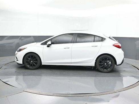 Used 2018 Chevrolet Cruze LT w/ Sun And Sound Package image 3