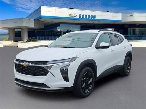 Used 2025 Chevrolet Trax LT w/ LT Convenience Package image 1