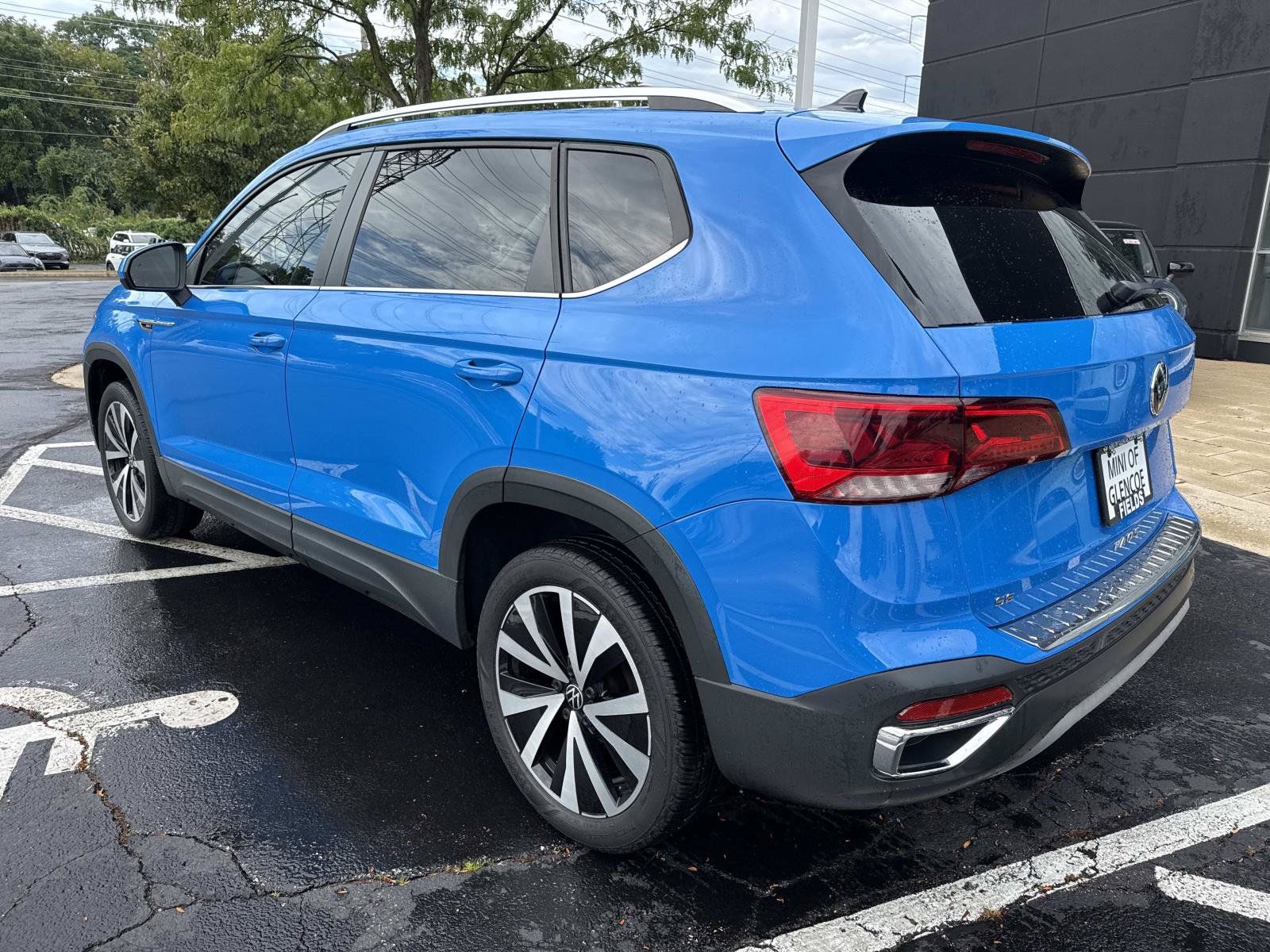 Used 2022 Volkswagen Taos SE w/ Panoramic Sunroof Package FWD image 8