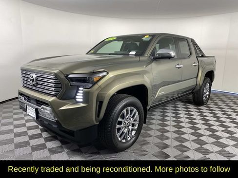 Used 2024 Toyota Tacoma Limited w/ Limited Package (LT) AWD/4WD image 4