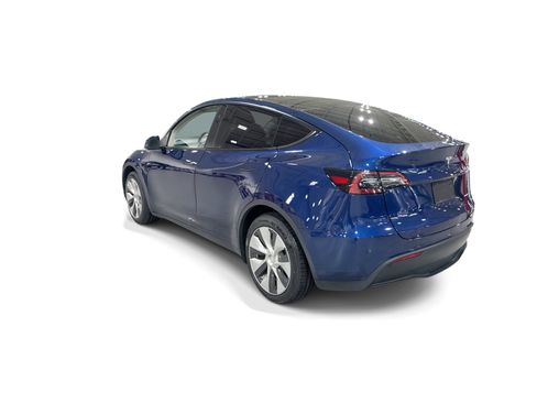 Certified 2023 Tesla Model Y Long Range AWD/4WD image 4