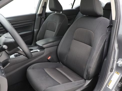 Used 2025 Nissan Altima 2.5 SV FWD image 15