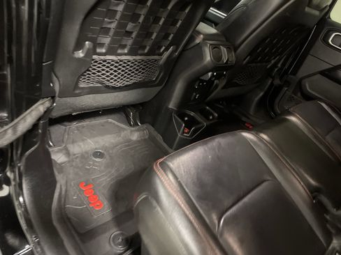 Used 2020 Jeep Gladiator Rubicon w/ Dual Top Group image 17