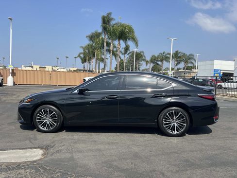 Used 2025 Lexus ES 300h w/ Premium Package FWD image 2