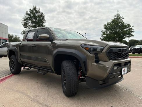 New 2026 Toyota Tacoma TRD Off-Road AWD/4WD image 4