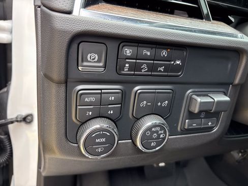 Used 2025 Chevrolet Tahoe High Country AWD/4WD image 29
