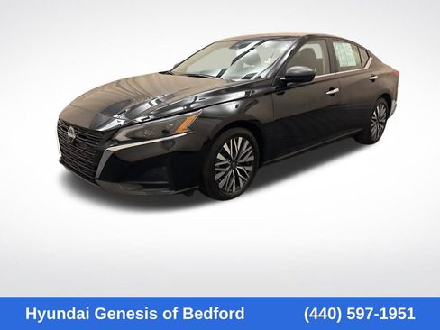 Used 2024 Nissan Altima 2.5 SV image 1