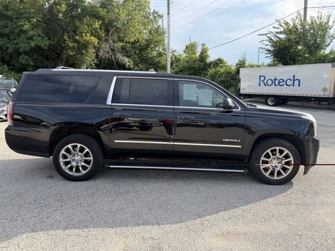 Used 2017 GMC Yukon XL Denali w/ Open Road Package AWD/4WD image 6