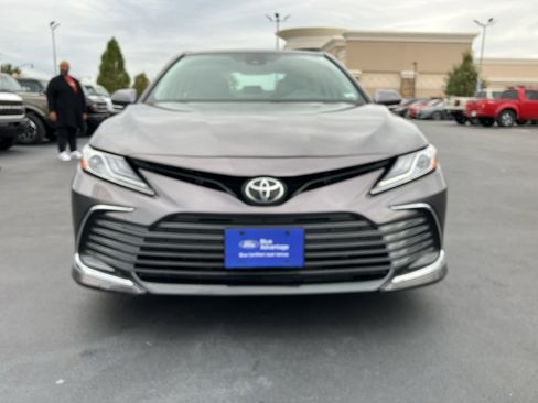 Used 2021 Toyota Camry XLE w/ Navigation Package image 2