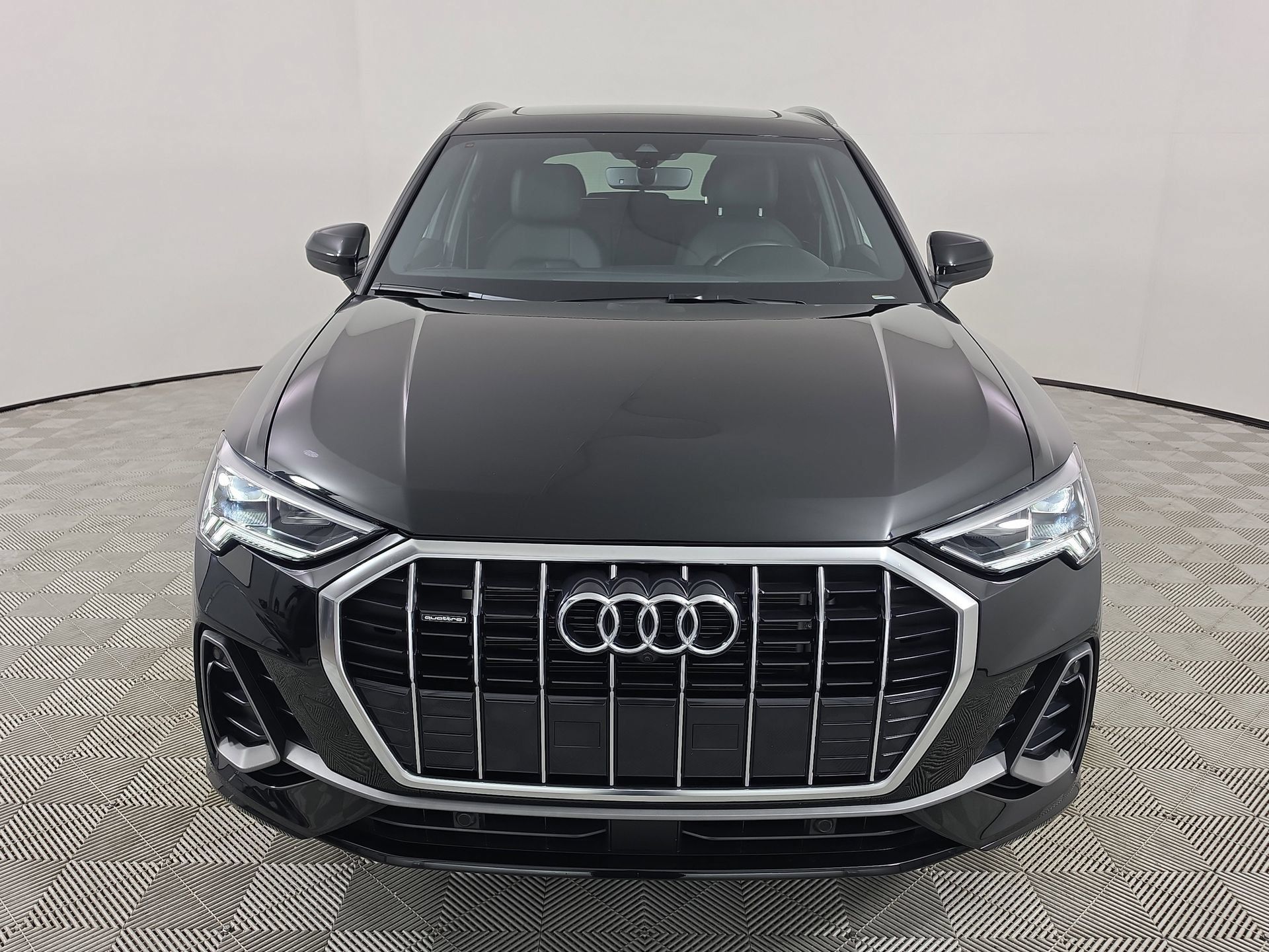 Certified 2025 Audi Q3 2.0T Premium Plus w/ Premium Plus Package AWD/4WD image 2